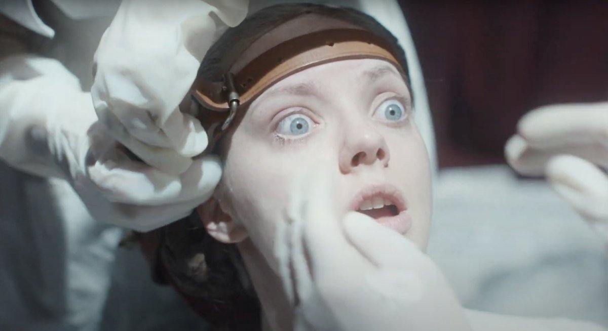 HabisNontonFilm's tweet photo. Langsung lenyap keindahan cerita Cinderella yg ditonton waktu kecil. Berubah jadi body horror yg bikin mual &amp; mimpi buruk.

Satu kata buat THE UGLY STEPSISTER:
Sinting!

Gimana nih yg udah nonton? https://t.co/v0C5Twdiaq