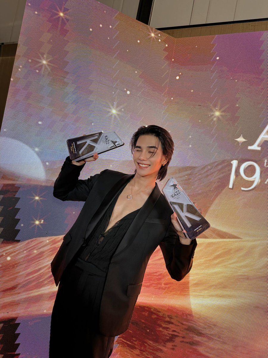 ขอแสดงความยินดีกับ เจฟ ซาเตอร์
Congratulations to Jeff Satur

• รางวัล HOTTEST SONG OF THE YEAR
เพลง ซ่อนไม่หา - Jeff Satur

• รางวัล SUPERSTAR AWARD (ฝ่ายชาย)
Jeff Satur 

• รางวัล HOTTEST Film AWARD
วิมานหนาม

ในงาน KAZZ Awards 2025
At the KAZZ Awards 2025