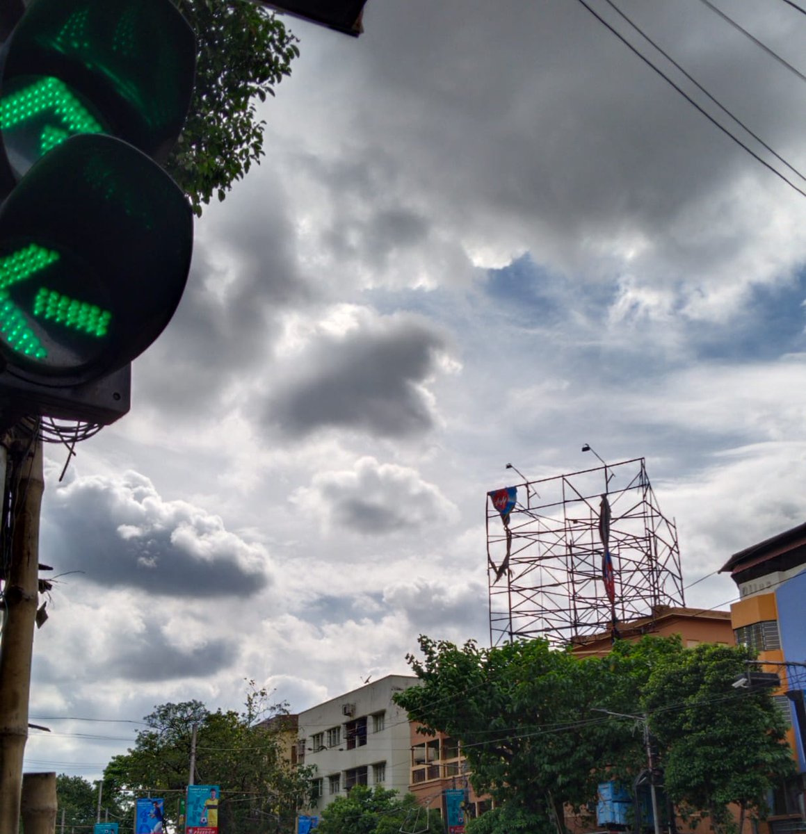 DecodingRaj's tweet image. Evening... ✨ ☁️ 
.
📸 : @Vivo_India #X200 #zeiss