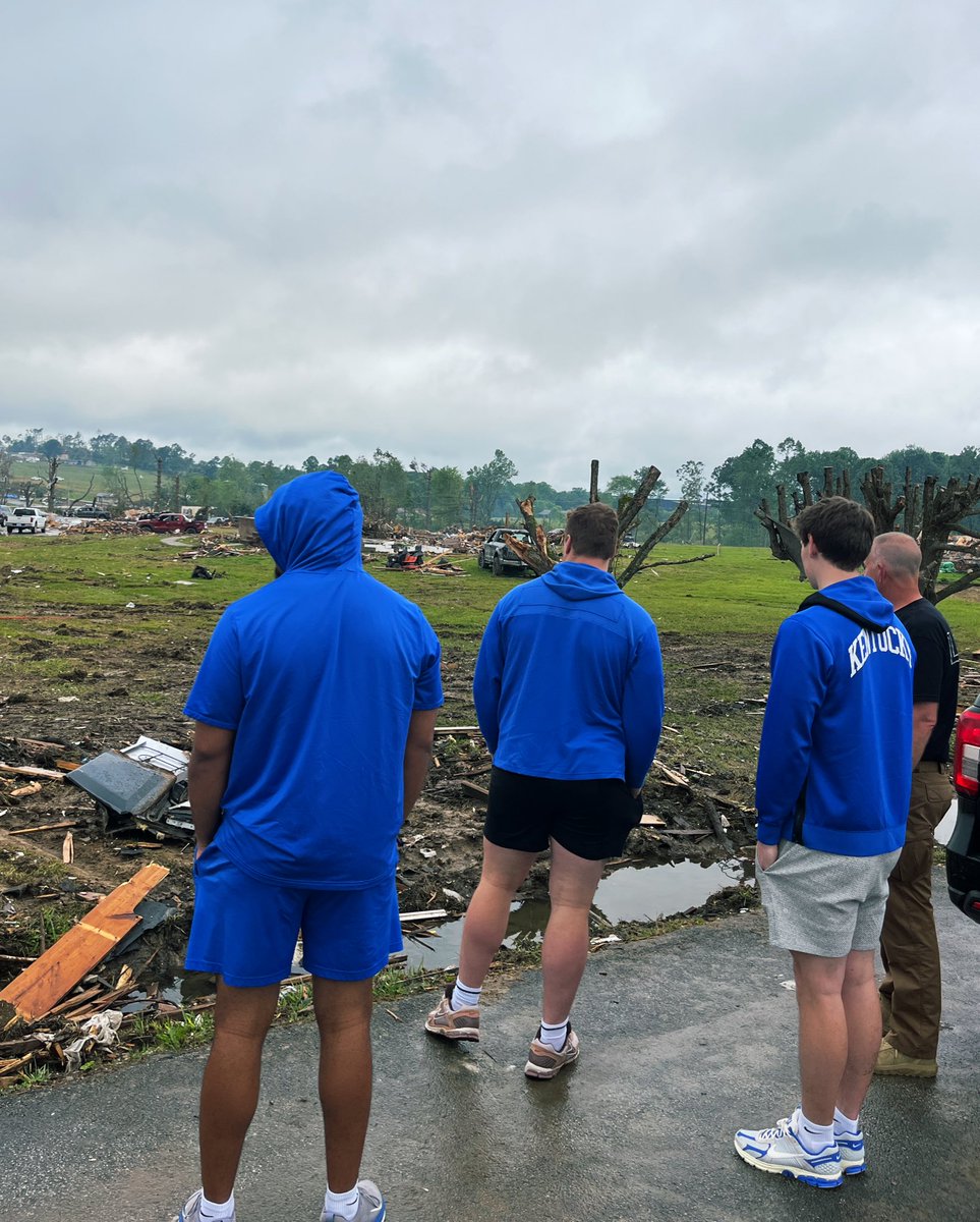 Hannah Hamelback (@hannahhamelback) on Twitter photo Jager Burton, Jerod Smith, and Trent Noah in London, KY today, seeing the tornado damage and getting a firsthand look at the devastation their relief efforts are impacting.
<a href="/UKAthletics/">Kentucky Athletics</a> <a href="/KentuckyMBB/">Kentucky Menโs Basketball</a> <a href="/UKFootball/">Kentucky Football</a> <a href="/LEX18News/">LEX 18 News</a> <a href="/BBNTonight/">BBN Tonight</a> Jager Burton, Jerod Smith, and Trent Noah in London, KY today, seeing the tornado damage and getting a firsthand look at the devastation their relief efforts are impacting.
<a href="/UKAthletics/">Kentucky Athletics</a> <a href="/KentuckyMBB/">Kentucky Menโs Basketball</a> <a href="/UKFootball/">Kentucky Football</a> <a href="/LEX18News/">LEX 18 News</a> <a href="/BBNTonight/">BBN Tonight</a>