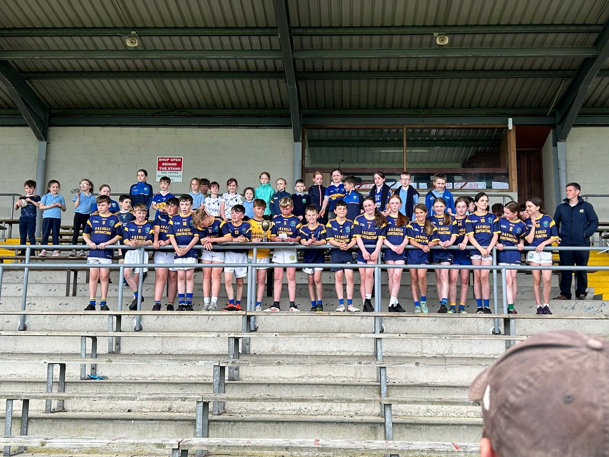 clonmacnoisns's tweet image. We've done the double! 🔵🟡 🏆🏆

Huge congratulations to our hurling team who put on a great display in Birr today coming out with a 4 point win against a strong Clonlisk NS side. 
A brilliant group who never gave up.

Clonmacnois Abú! 🔵🟡