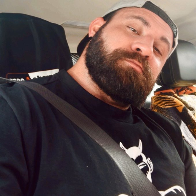 Watch Nik's leaked NSFW photo on TwXstars