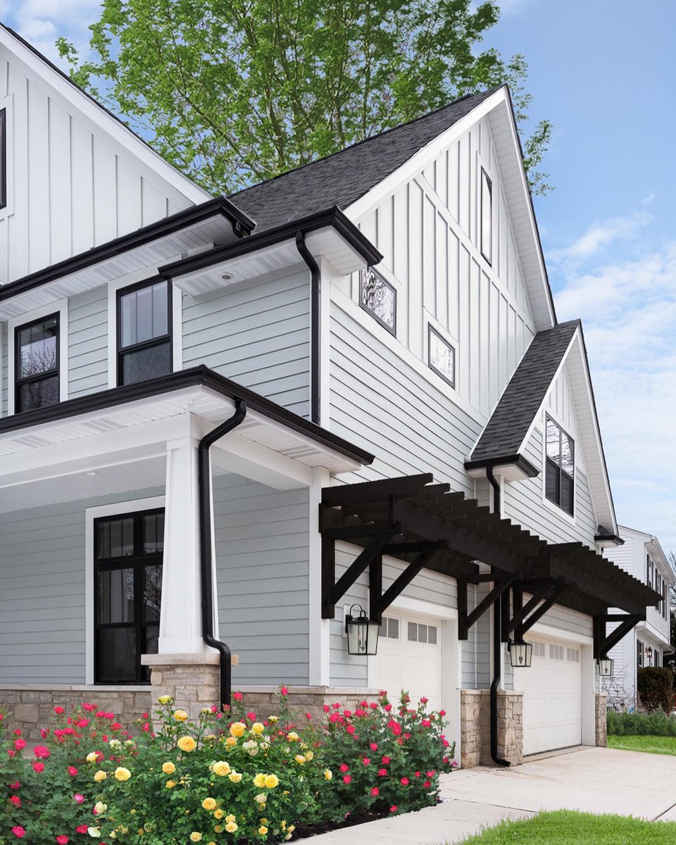JamesHardie's tweet photo. White 🤍 Gray 🩶 Black 🖤 This monochromatic look makes the colorful floral landscaping pop. 💐  

The wall-mounted pergola adds a bold accent to the facade, matching the high-contrast black gutters, and creating striking #curbappeal. 
 
@BuildWith5th 
 
#ExteriorDesignWeek https://t.co/HIsFY1HyqD