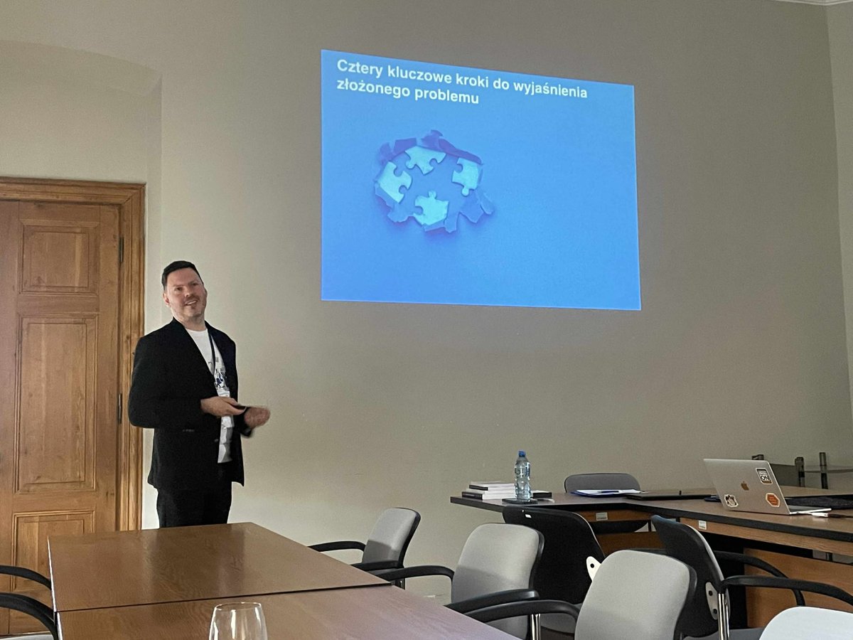 fhratzlab's tweet photo. 💡Yesterday, Dawid gave a lecture titled 𝘈 𝘚𝘤𝘪𝘦𝘯𝘵𝘪𝘴𝘵 𝘰𝘯 𝘚𝘵𝘢𝘨𝘦: 𝘏𝘰𝘸 𝘵𝘰 𝘛𝘢𝘭𝘬 𝘈𝘣𝘰𝘶𝘵 𝘚𝘤𝘪𝘦𝘯𝘤𝘦 𝘌𝘧𝘧𝘦𝘤𝘵𝘪𝘷𝘦𝘭𝘺 𝘢𝘯𝘥 𝘏𝘢𝘷𝘦 𝘍𝘶𝘯 𝘋𝘰𝘪𝘯𝘨 𝘐𝘵 at the 2nd Doctoral Symposium in Exact Sciences in Ciążeń. https://t.co/RVlf5R6tce