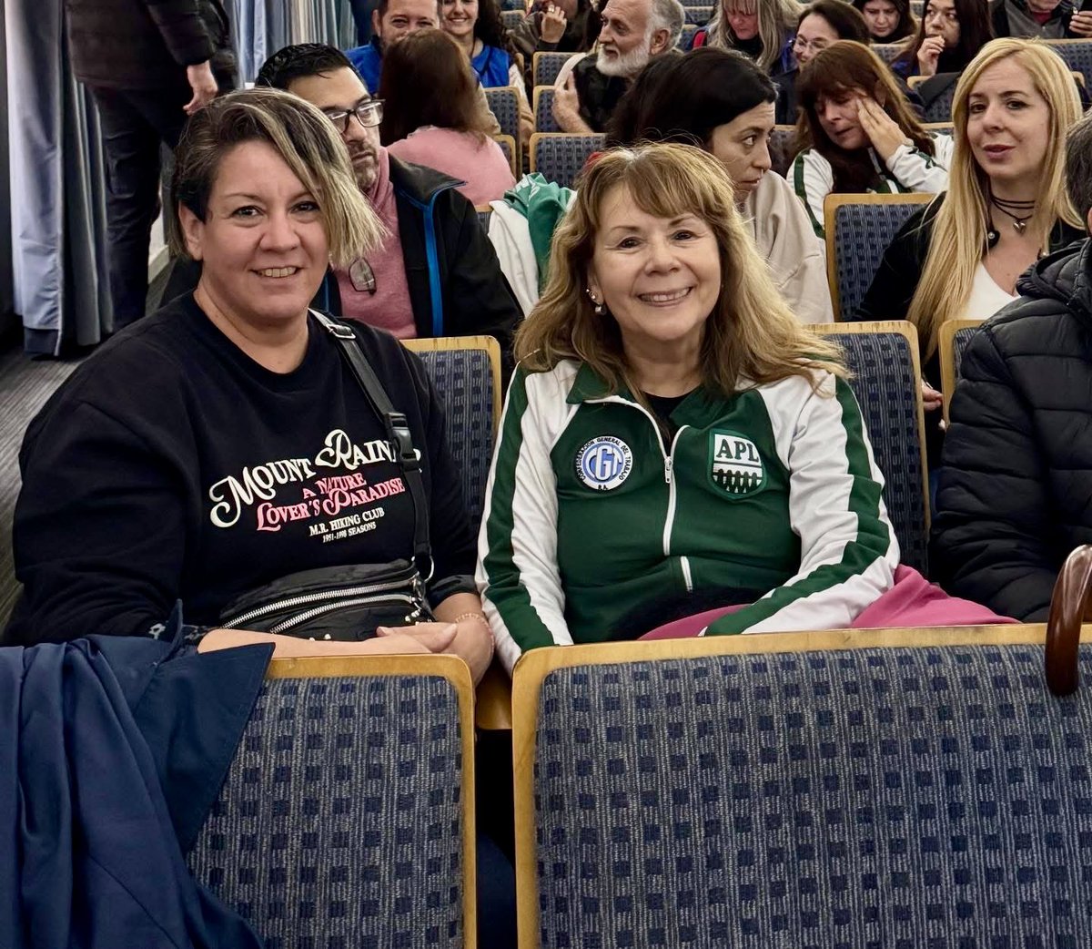 En el día de ayer participamos junto a @ddhhapl y la Secretaria de Asuntos Legislativos de CGT del homenaje al compañero Saúl Ubaldini y la inauguración de la muestra fotográfica Paz, Pan y Trabajo que se realizó en el Salón Felipe Vallese. 
#SecretariaDeLaMujerAPL 
#APLCongreso