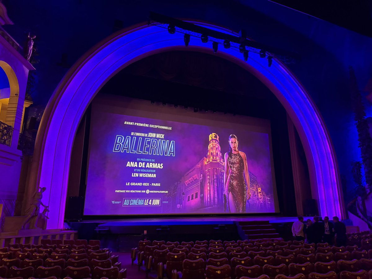 LeGrandRex's tweet photo. La Grande Salle s’habille aux couleurs de #Ballerina, le spin-off de la franchise #JohnWick. 💜 https://t.co/u952YQJ1a3