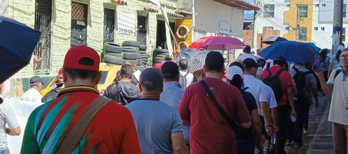 "Frente a una crisis política y social que se profundiza, no hay salida desde arriba que represente a las mayorías". En San Gil - Santander las comunidades expresaron la necesidad  de construir poder popular, con asambleas populares vivas, conscientes y en acción.