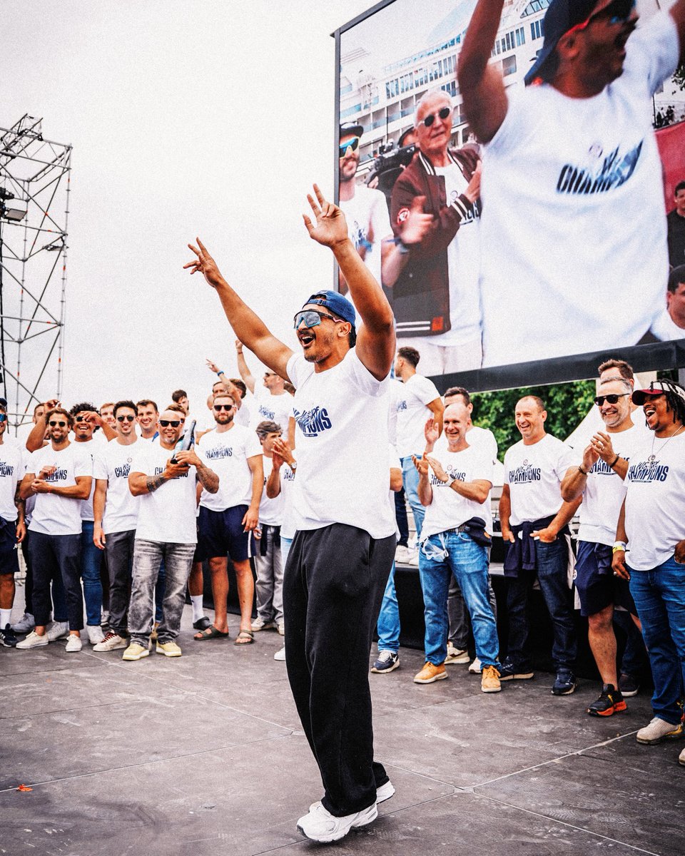 Un rêve qui se réalise…
Sur le toit de l’Europe 🔝
Merci à tous les bordelais pour ces célébrations incroyables ⭐️