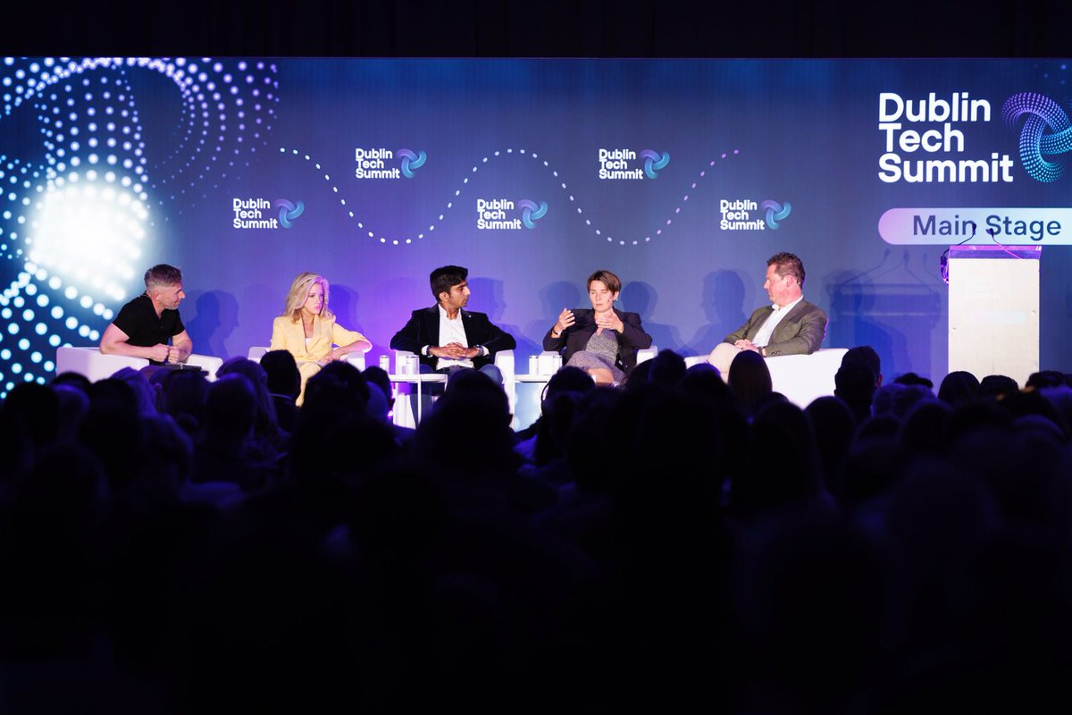 DubTechSummit's tweet image. "Ops! AI Did it Again!" brought the laughs and the lessons on Main Stage at #DubTechSummit ✨

Fawad A. Qureshi  @fawad_qureshi @SnowflakeDB, said “Gen AI is just predicting the next word. It’s not thinking. Hallucinations happen when data is incomplete. Your data strategy must