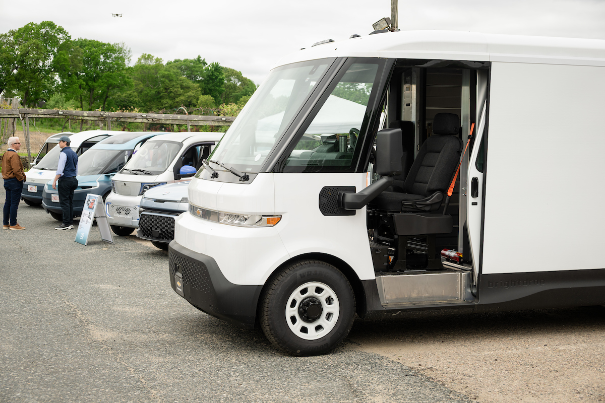 MassCEC's tweet image. 10 electric trucks. 100+ truck owners. 1 message: clean fleets are here. ⚡🚚

MassCEC &amp;amp; @CALSTART’s #MassFleetAdvisor showcase let owners kick the tires on EVs from @BollingerMotors, @Rivian &amp;amp; Indigo. Details via @BostonGlobe: bostonglobe.com/2025/05/20/bus…
#EVFleets #ZeroEmissions