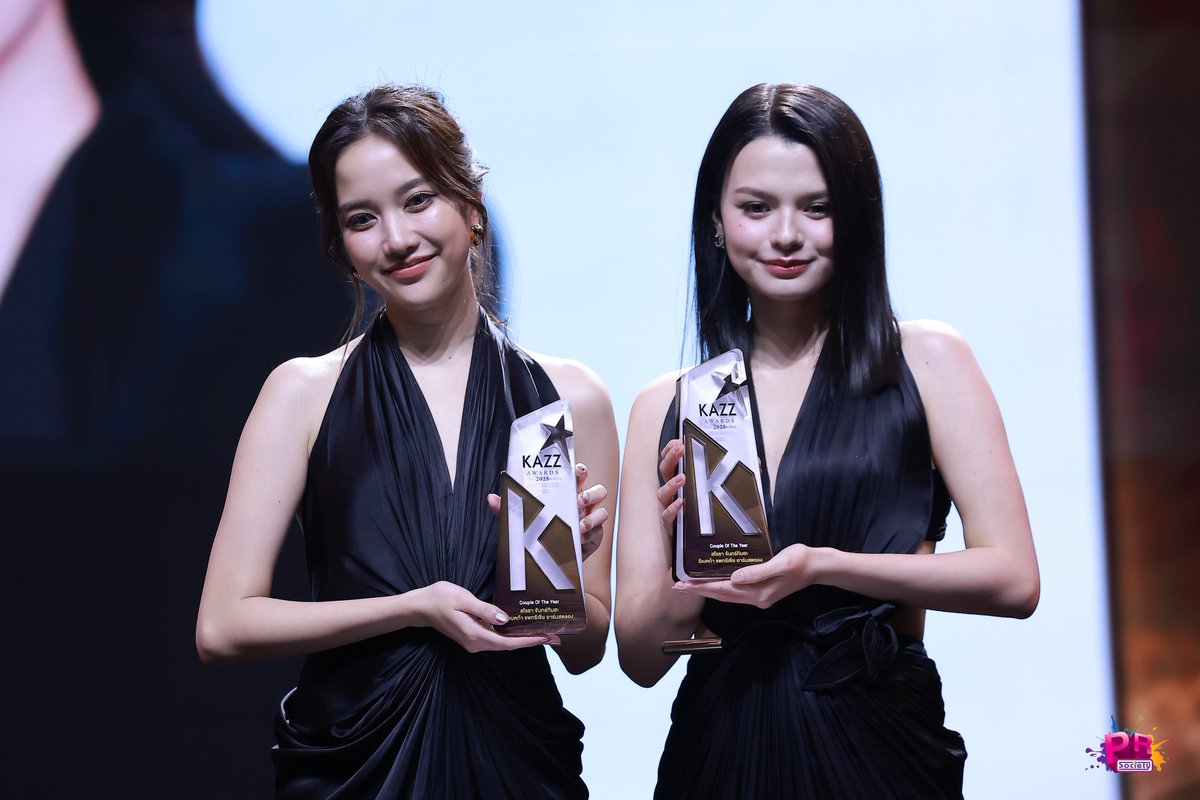 PRSocietyNews's tweet photo. ยินดีกับอีกรางวัล “Couple Of The Year” ในงาน KAZZ AWARDS 2025 ของสองสาว “ฟรีน-เบ็คกี้” ด้วยค่า 🎉💕
SAROCHA REBECCA AT KAZZ AWARDS
#KAZZAWARDS2025
#KazzAwards2025xFreenBecky
#srchafreen #Beckysangels
#freenbacky #ฟรีนเบค https://t.co/n6bm4Xe3fq