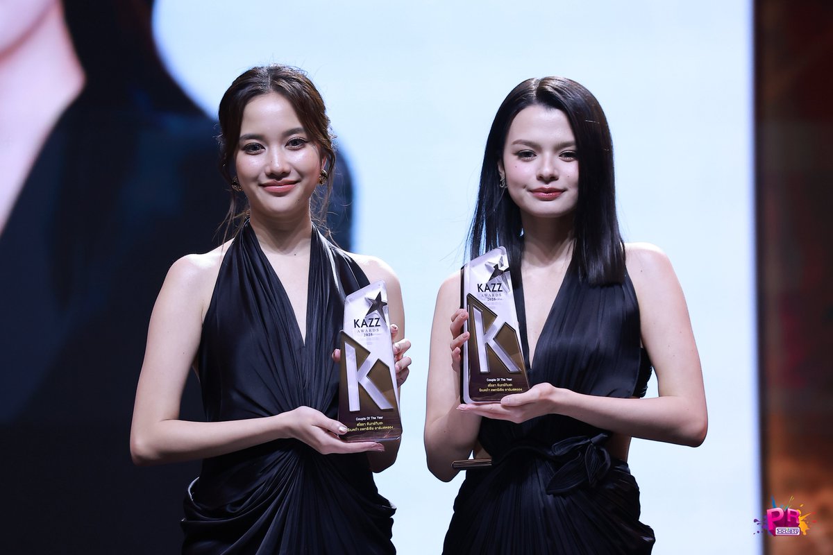 PRSocietyNews's tweet photo. ยินดีกับอีกรางวัล “Couple Of The Year” ในงาน KAZZ AWARDS 2025 ของสองสาว “ฟรีน-เบ็คกี้” ด้วยค่า 🎉💕
SAROCHA REBECCA AT KAZZ AWARDS
#KAZZAWARDS2025
#KazzAwards2025xFreenBecky
#srchafreen #Beckysangels
#freenbacky #ฟรีนเบค https://t.co/n6bm4Xe3fq