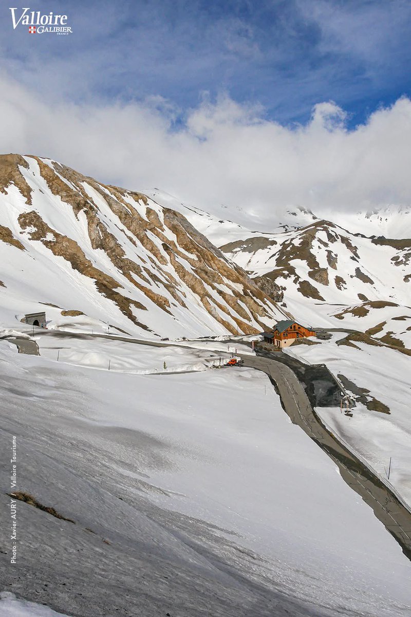 valloire's tweet photo. [En direct] 🟢 Le tunnel du Galibier est ouvert 🏔️ Que l’été commence ☀️🤗

#Valloire #Galibier #ValloireGalibier https://t.co/1RZXSB6CPk