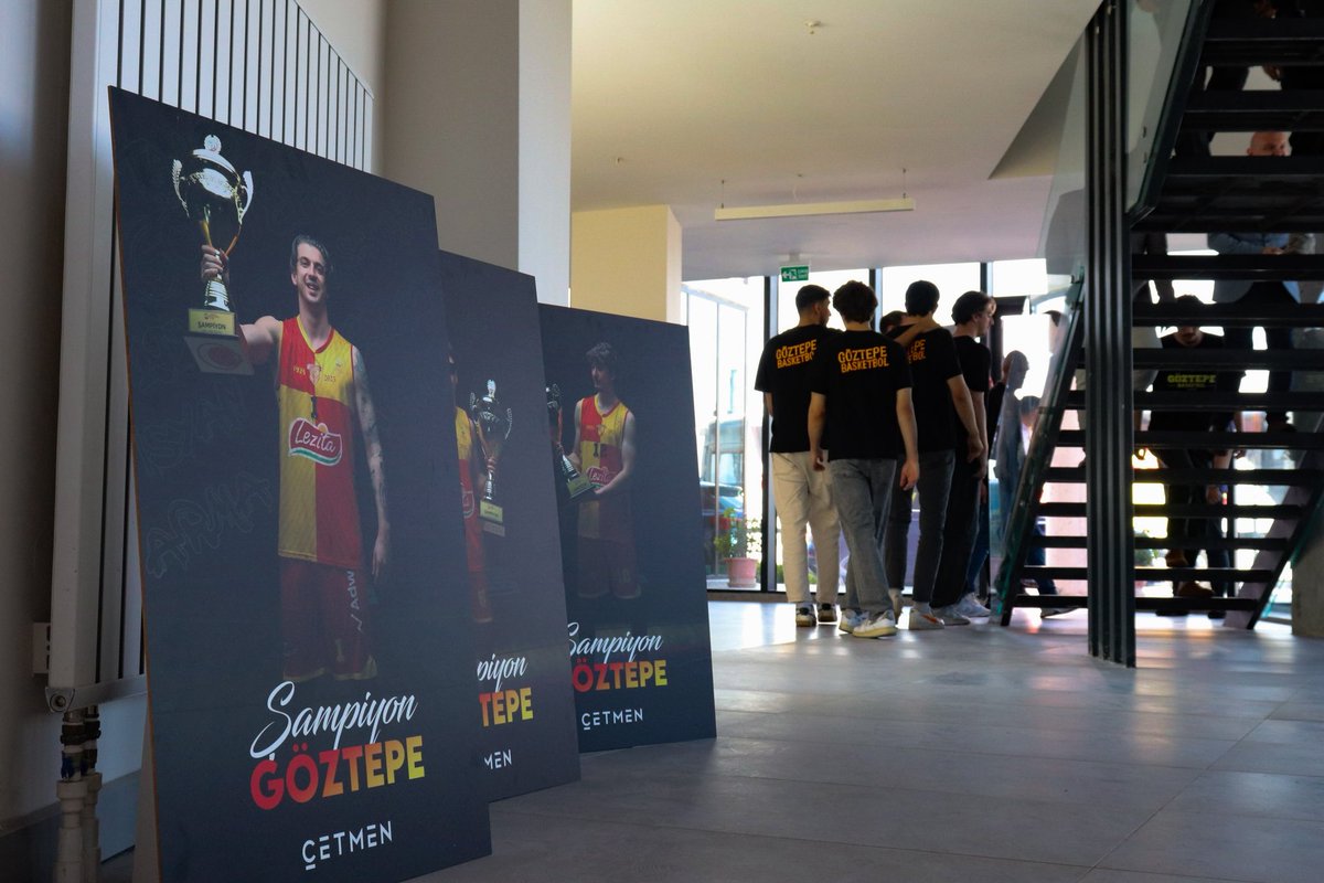 Şampiyonluk kupamızla Çetmen ailesine teşekkür ziyaretimizi gerçekleştirdik!

Göztepe Basketbol’un bu tarihi sezonunda bizimle birlikte yürüyen Çetmen ailesine teşekkür ederiz.
Şampiyonluk kupamız, bu ortak emeğin en güzel simgesi 💛❤️

#GöztepeBasketbol