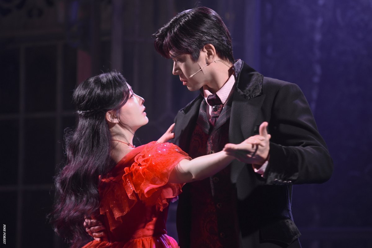 pine_forest_'s tweet image. 250522 뮤지컬 붉은 정원
스페셜 커튼콜 '자유롭게 춤을'
지나 최연우 배우님 &amp;amp; 빅토르 정민 배우님