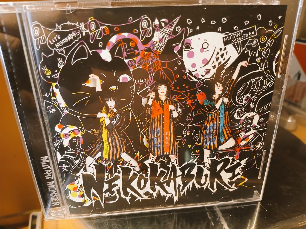 Now I'm blasting out Mutant Monster - Nekokaburi 🇸🇪❤️🇯🇵 
#mmgirls_jpn #punk