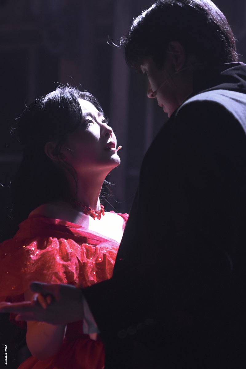 pine_forest_'s tweet image. 250522 뮤지컬 붉은 정원 
스페셜 커튼콜 '자유롭게 춤을' 
지나 최연우 배우님 &amp;amp; 빅토르 정민 배우님