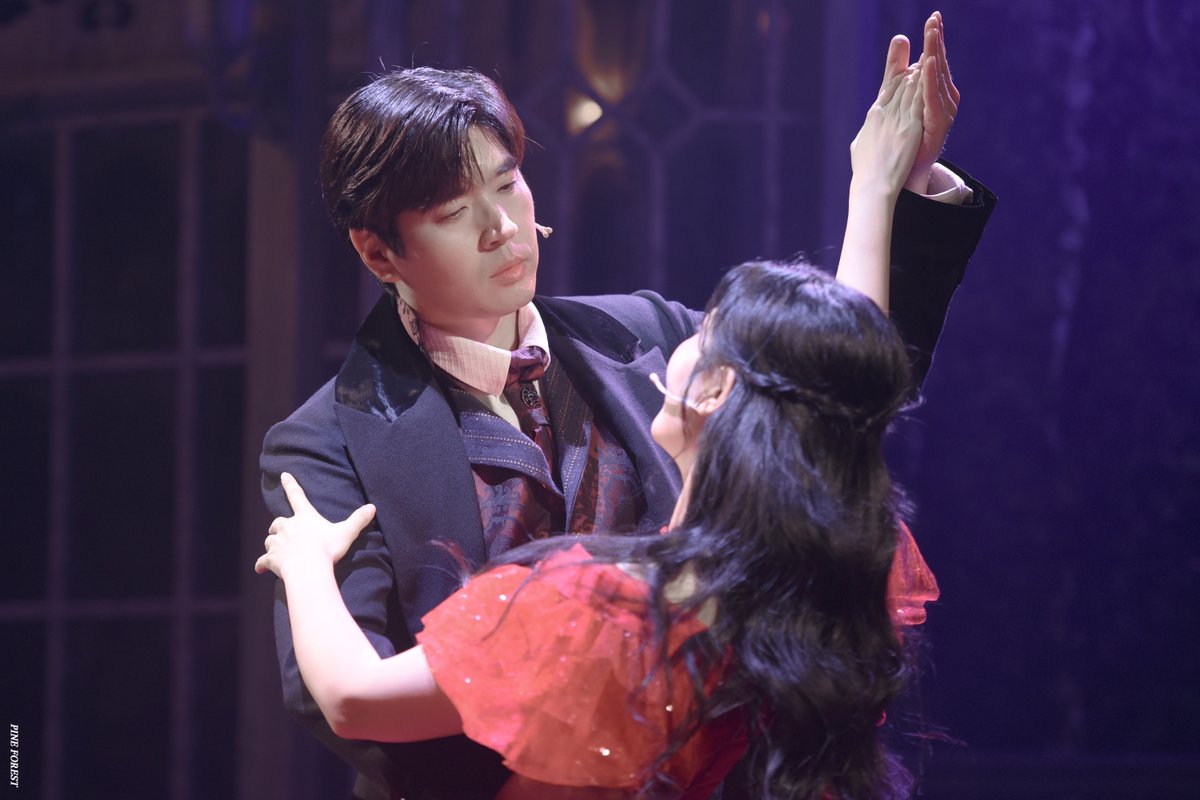 pine_forest_'s tweet image. 250522 뮤지컬 붉은 정원
스페셜 커튼콜 '자유롭게 춤을'
지나 최연우 배우님 &amp;amp; 빅토르 정민 배우님