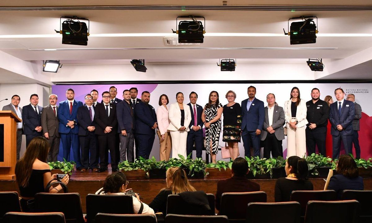 ¡Entérate! 🖇️
Ayer inicio el  foro clave para el futuro de México:
“El Sistema Nacional Anticorrupción a 10 años de su Reforma Constitucional: Retos y Perspectivas” 🖇️
El Sistema Estatal Anticorrupción presente !