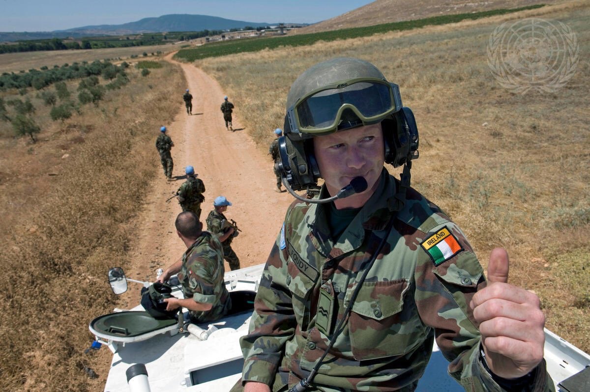 IrlEmbParis's tweet photo. En cette Journée internationale pour le maintien de la paix, nous rendons hommage aux femmes et aux hommes qui servent dans le monde au nom de la paix.

Les troupes 🇮🇪 sont aux côtés des forces 🇫🇷 dans le cadre de la @UNIFIL_ au 🇱🇧, illustrant une collaboration pour la paix. https://t.co/nGjkyhRrqf