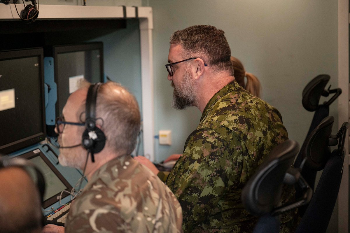 #RamsteinFlag 2025, l'#ARC a déployé un groupe de gestionnaires de combat aérien qui ont intégré le Centre de détection et de contrôle de l'armée de l'air royale néerlandaise et l'unité DARS de l'#OTAN, fournissant des capacités essentielles pour la planification aérienne.