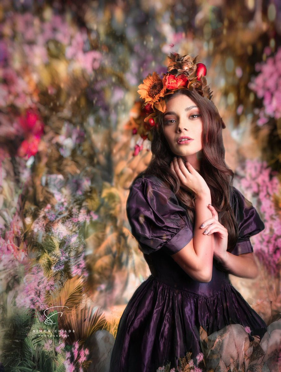 #photographer: Simon-40 
#model: Elle Baldwinson
#stylist: Jacqueline Baldwinson
Link to image: buff.ly/7932Z8C