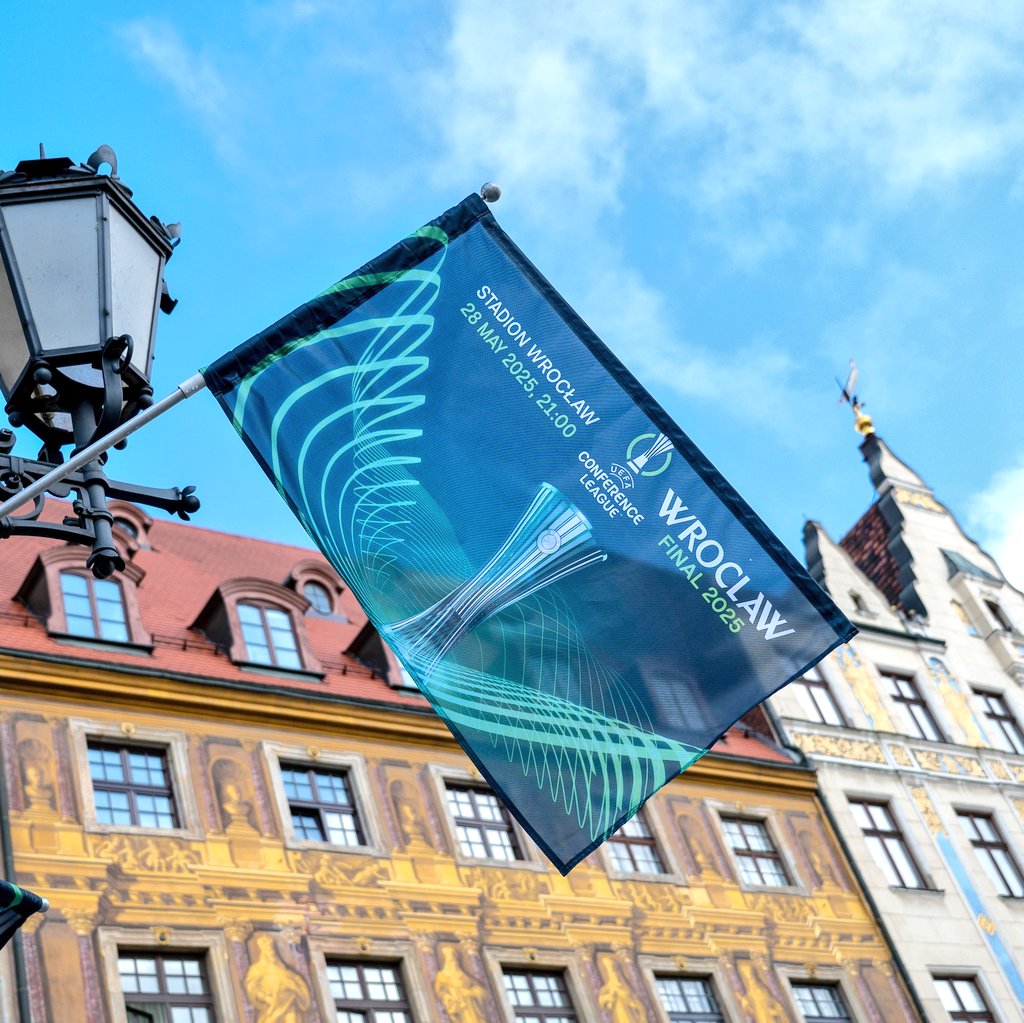 JaroszOlivier's tweet image. @ChelseaFC and @RealBetis are in #wroclaw @UEFA’s new format hit hard and big clubs clashed too soon.

Meanwhile, Wrocław is crushing as a host 🇵🇱 Great vibes, big stage, packed city. 

👉 More in the @LTTsports #PitchSideMonitor
 linkedin.com/posts/lttsport…

Hello @gadaiel 🏟🏆