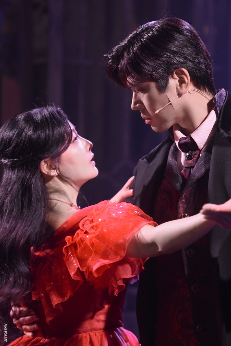 pine_forest_'s tweet image. 250522 뮤지컬 붉은 정원
스페셜 커튼콜 '자유롭게 춤을'
지나 최연우 배우님 &amp;amp; 빅토르 정민 배우님