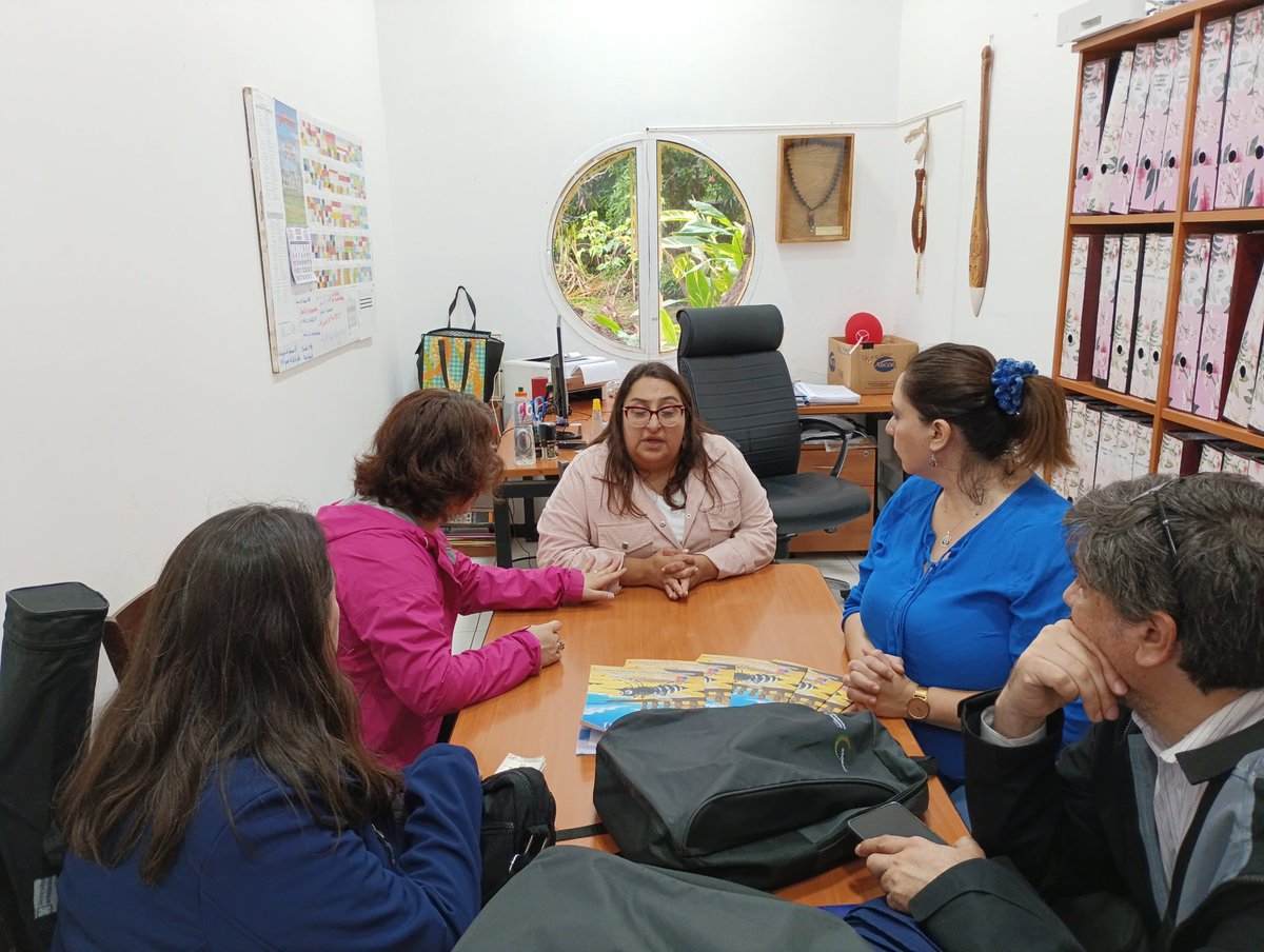 🤝Equipo #DEMIVOH hace entrega de materiales de #CienciaCiudadana en #AldeaEducativaRapaNui para trabajar con <a href="/Mosquito_Alert/">Mosquito Alert</a> 
<a href="/ANID_Chile/">Agencia Nacional de Investigación y Desarrollo</a> 
<a href="/CentrosAnid/">Centros ANID</a> 
<a href="/uvalpochile/">Universidad de Valparaíso</a> 
<a href="/umcecl/">UMCE</a> 
<a href="/InstitutoIficc/">IFICC</a> 
#arbOHvirus