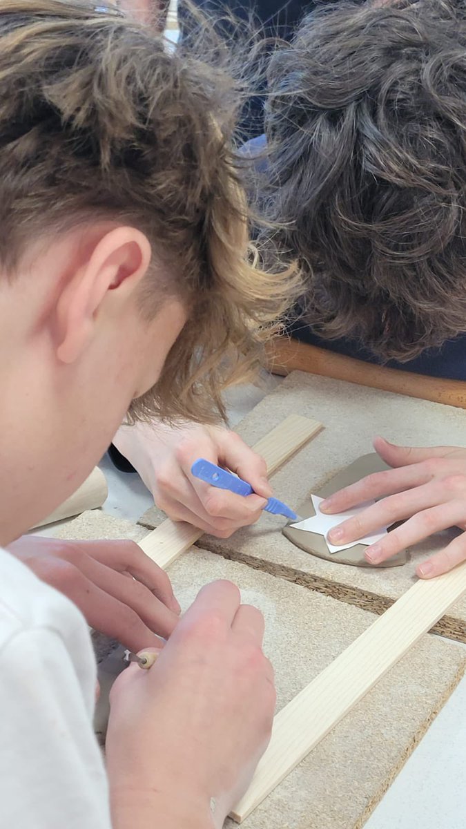 Le LAC s’agrandit au #collègeJeanBauchez du #BanSaintMartin
La Tata galerie dans la cour 
Expositions, ateliers, Creation de clip vidéo avec Montevideo, fresque avec FOSR Sérigraphie avec l’ asso+Vite Photographie avec #alicepetitphotographe, atelier céramique avec Anaïs Chappron