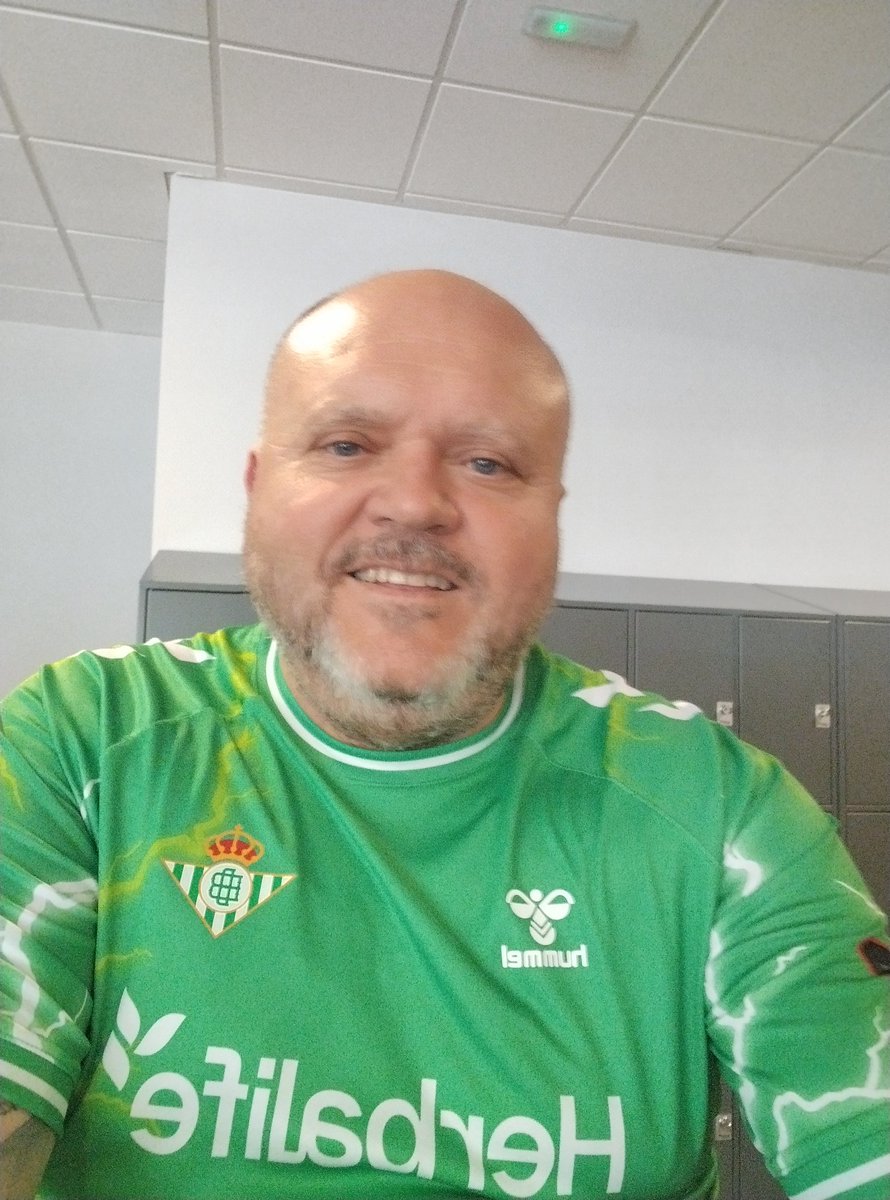 No recordamos días, recordamos momentos. Hoy solo vale ganar <a href="/RealBetis/">Real Betis Balompié 🌴💚</a> <a href="/Campaso_/">Campasoo</a>
