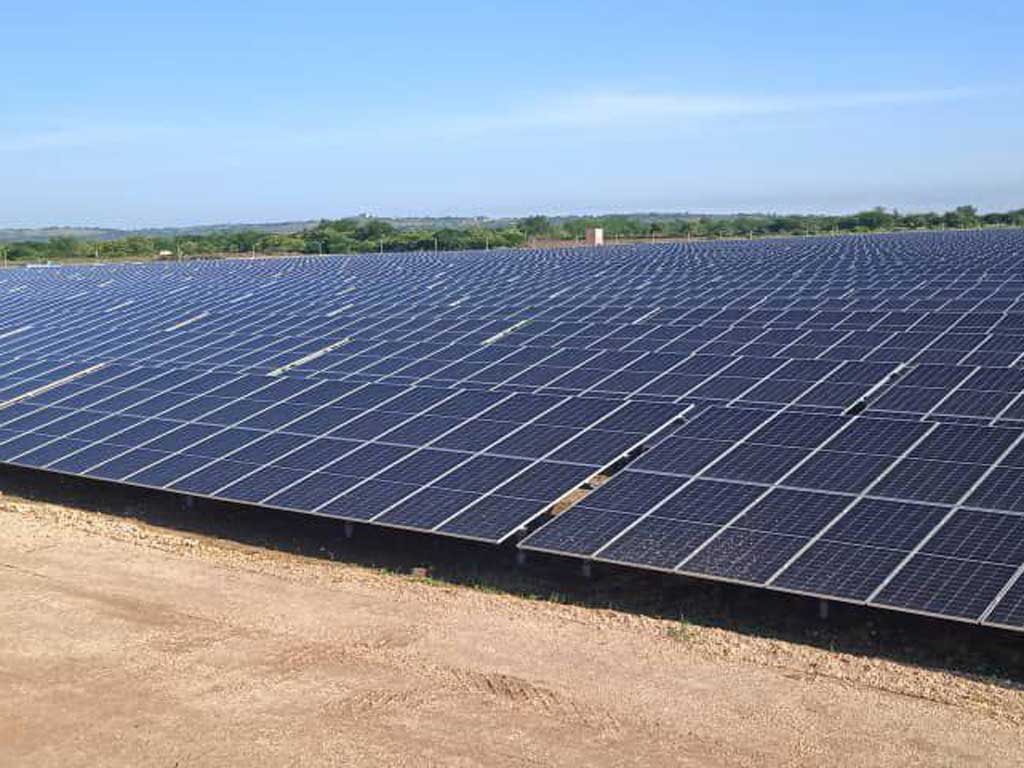 Especialistas japoneses en energías renovables trabajan en un proyecto de asesoría técnica para promover la introducción de energías renovables en Cuba, labor que lidera la Agencia de Cooperación Internacional de Japón (JICA).