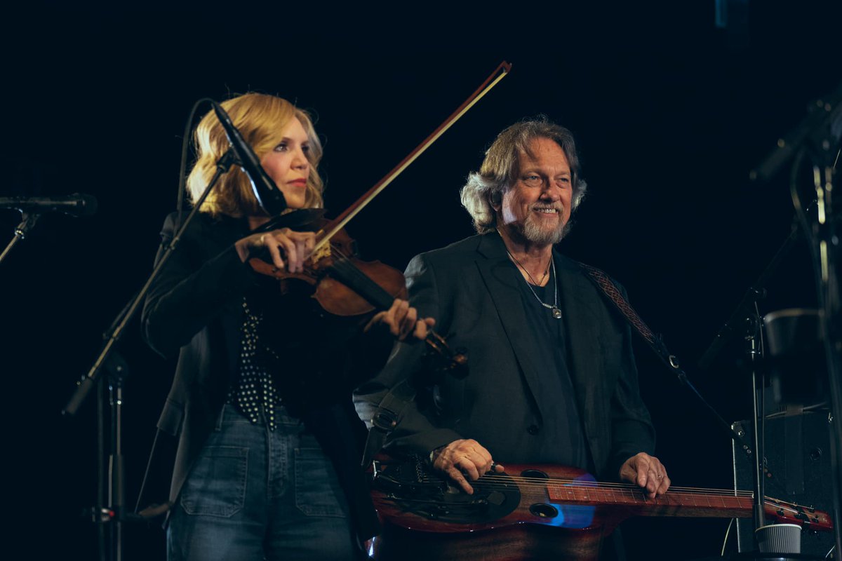 Here are some photos from the AKUS tour so far. We’re playing in Sugar Land, TX tonight, and the tour continues throughout the summer. Visit jerrydouglas.com/tour/ for tickets!