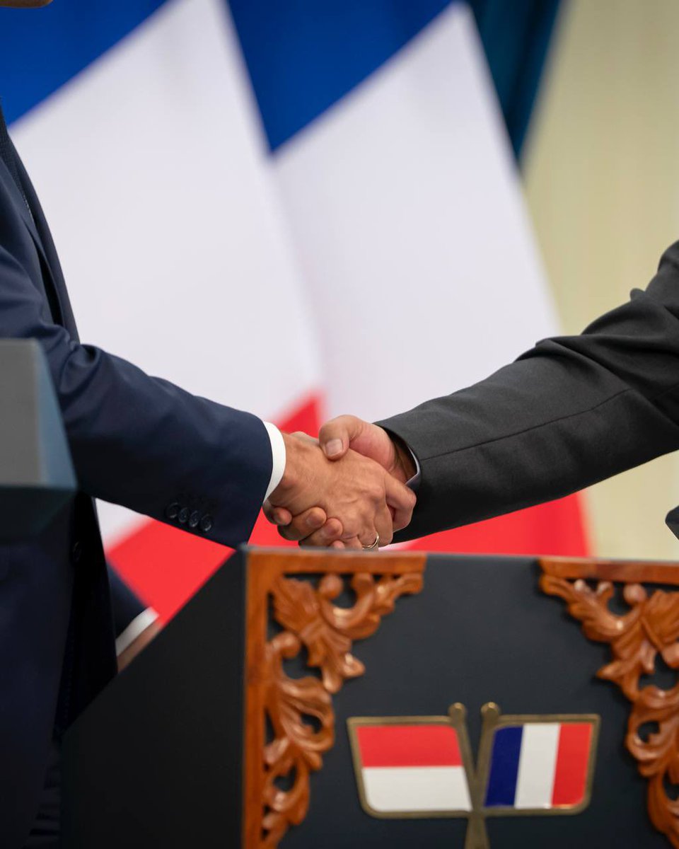 Main dans la main avec l’Indonésie.

Ce sont plus de 17 milliards d’euros d’accords signés aujourd’hui par les entreprises françaises qui bénéficieront à nos deux pays, à nos entreprises, à notre avenir commun.