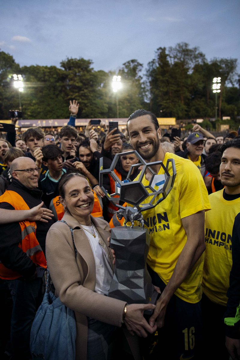 Christian Burgess tweet media