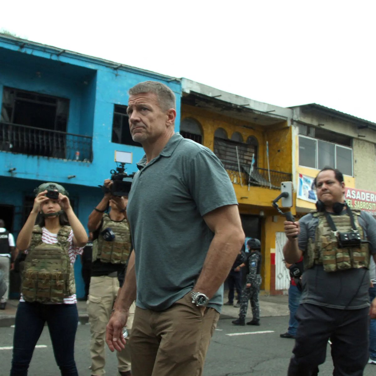 Michele B. Duvalier (@mbduvalier) on Twitter photo Haïti 🇭🇹 chérie ❤️ Selon le New York Times, le gouvernement haïtien a signé un contrat avec Erik Prince, fondateur de Blackwater pour combattre les gangs 🥷 <a href="/nytimes/">The New York Times</a>
#AyitiPeupla #Haiti 💙 Haïti 🇭🇹 chérie ❤️ Selon le New York Times, le gouvernement haïtien a signé un contrat avec Erik Prince, fondateur de Blackwater pour combattre les gangs 🥷 <a href="/nytimes/">The New York Times</a>
#AyitiPeupla #Haiti 💙