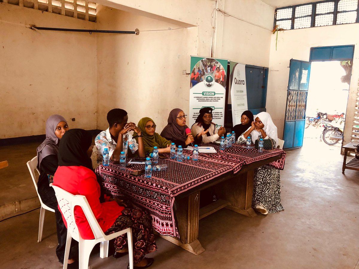 This #MHDay2025 We stood proudly with <a href="/SCoastcbo90450/">She Forward Coast CBO</a> at the launch of the Pad Bank Project in Kisauni providing dignity and monthly pads to 200 vulnerable girls.Our ED <a href="/Mymer54770894/">Halima Suleiman</a>  joined a powerful panel on breaking stigma, period poverty, &amp; mental health.
 #MHDay2025