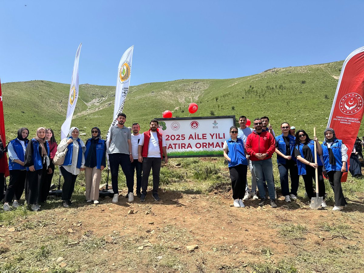 GSB_BitlisGM's tweet photo. 2025 Aile Yılı Hatıra Ormanı Oluşturuldu 

Bitlis Gençlik Merkezi olarak Aile ve Sosyal Politikalar İl Müdürlüğü tarafından organize edilen fidan dikimine gençlerimiz ile birlikte katılım sağladık. Geleceğimize nefes olduk.
#GSBGM https://t.co/TMIDAMmOLf