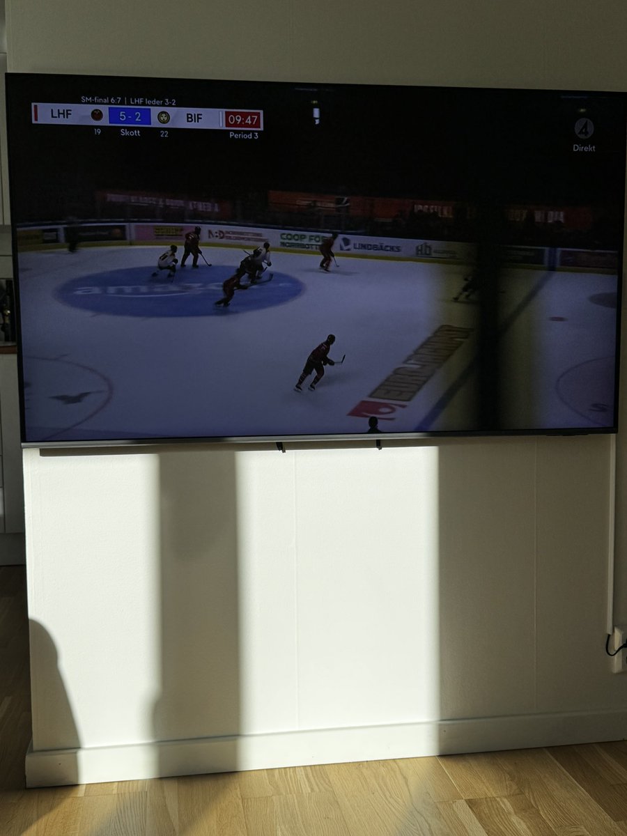 David Viklund (@davedavve) on Twitter photo Har precis sett match 6
Den ödmjukhet <a href="/LuleaHockey/">Luleå Hockey</a> och dess fans visat efter guldet är majestätiskt. Med tanke på överlägsenheten i matchen alltså. Vi är ödmjuka som få. Har precis sett match 6
Den ödmjukhet <a href="/LuleaHockey/">Luleå Hockey</a> och dess fans visat efter guldet är majestätiskt. Med tanke på överlägsenheten i matchen alltså. Vi är ödmjuka som få.