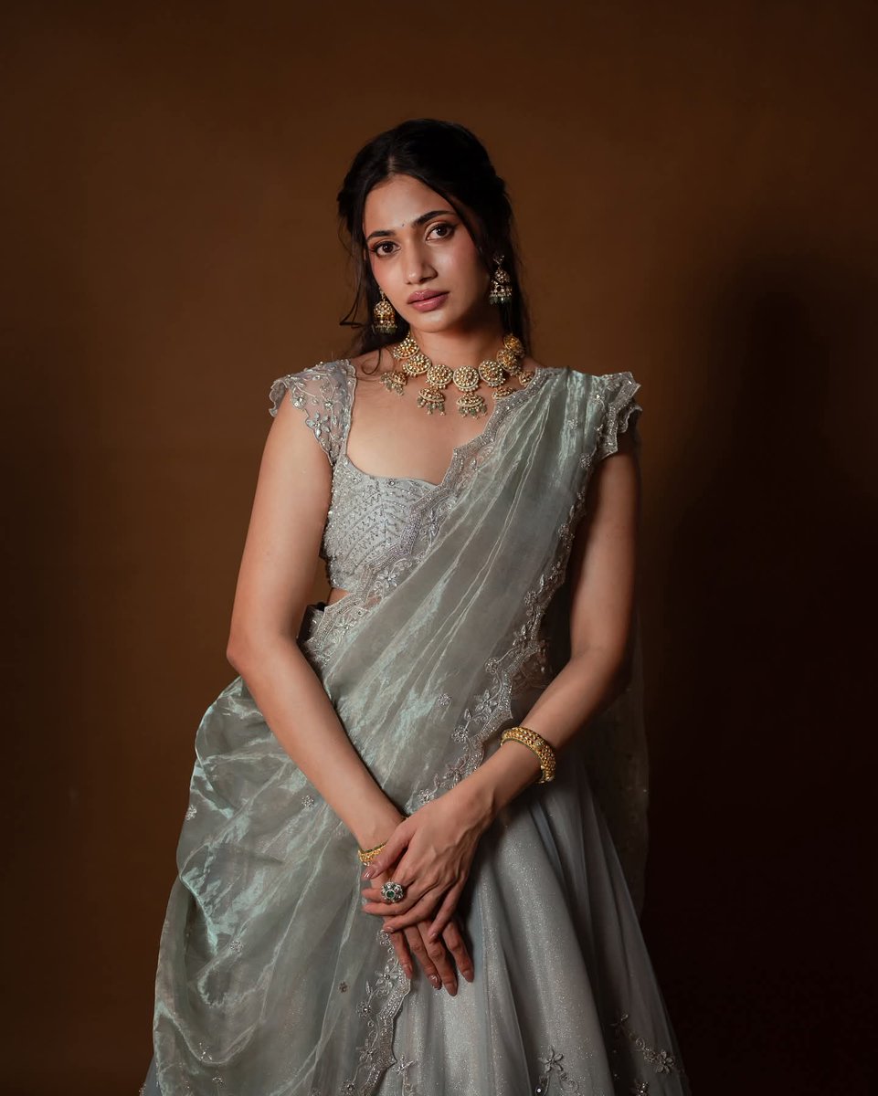 Feeling68498580's tweet photo. Losliya💗💗
#Tamilactress https://t.co/Rp2HImnu31