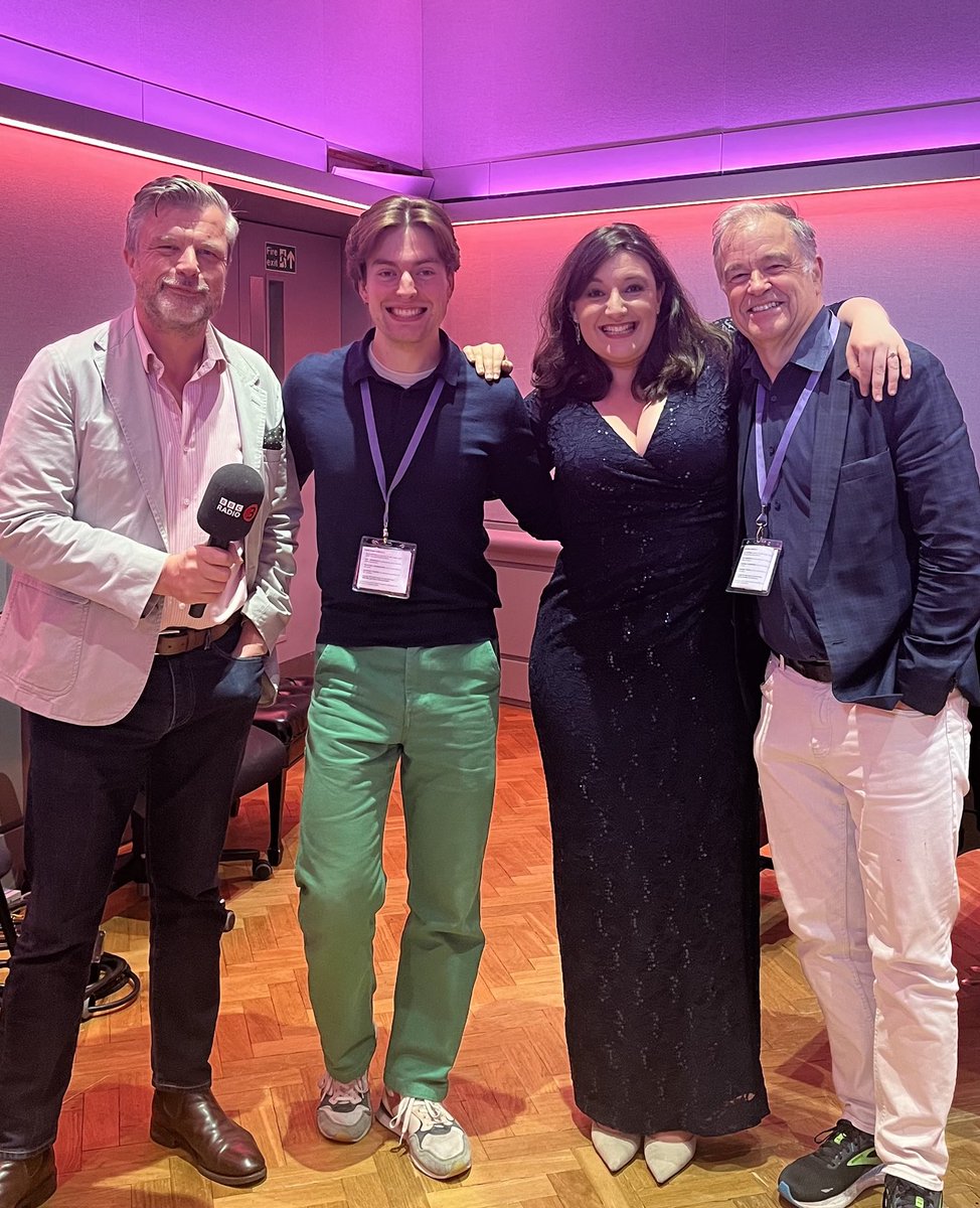 great voices on In Tune ⁦<a href="/BBCRadio3/">BBC Radio 3</a>⁩ todqy - mezzo Beth Taylor, tenor Laurence Kilsby and pianist Julius Drake. And the voice of Dietrich Fischer-Dieskau - born 100 years ago.