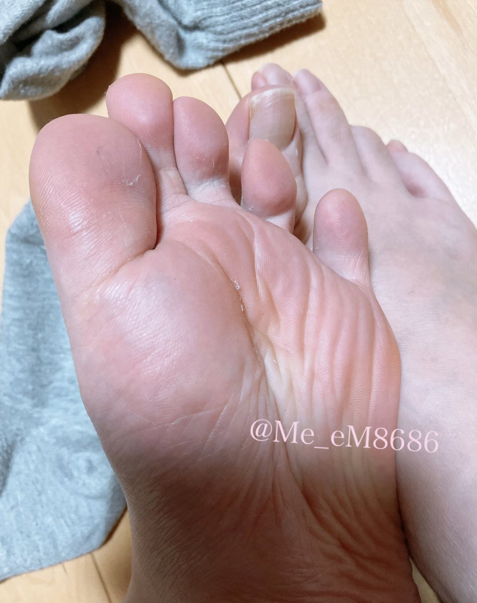 縛られた太もも、むちっと感があって良いと思ったんだけどなぁ…いいね少ない…🥺
足裏の方が好きなのかぁ〜
くらえっ本日の仕事終わりくちゃ足裏