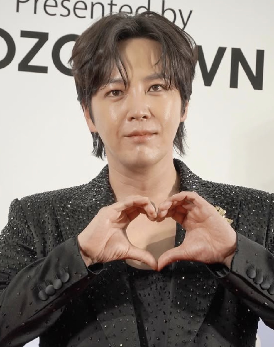 u2e4g6n8's tweet photo. 「ASIA STAR ENTERTAINER AWARDS 2025（ASEA 2025）」にて、

チャン・グンソクさんが大賞プレゼンターとして登場し、忘れられない一夜となりましたね！

彼の登場でイベントがさらに華やかになりました！！ https://t.co/79QhhDGh6T