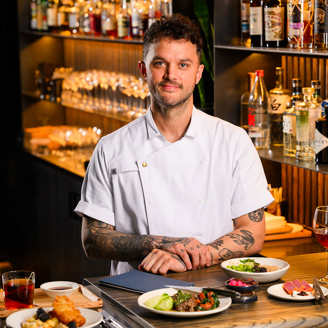 AlaskaAir's tweet image. We’re redefining inflight dining. Introducing Alaska Airlines Chef’s (tray) Table — our First Class dining program spotlighting top chefs from across the West Coast. Joining the lineup alongside Chef Brandon Jew is James Beard Award-winner Chef Brady Ishiwata Williams of…