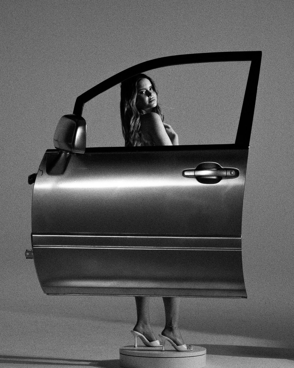 MarenMorris's tweet image. “cry in the car” was one of the last songs added to the album. to be honest, relationships don’t just die when you decide to go your separate ways; you can hold your head high once the information is received, but once you have a moment alone… “i die inside with my dignity.” 💔