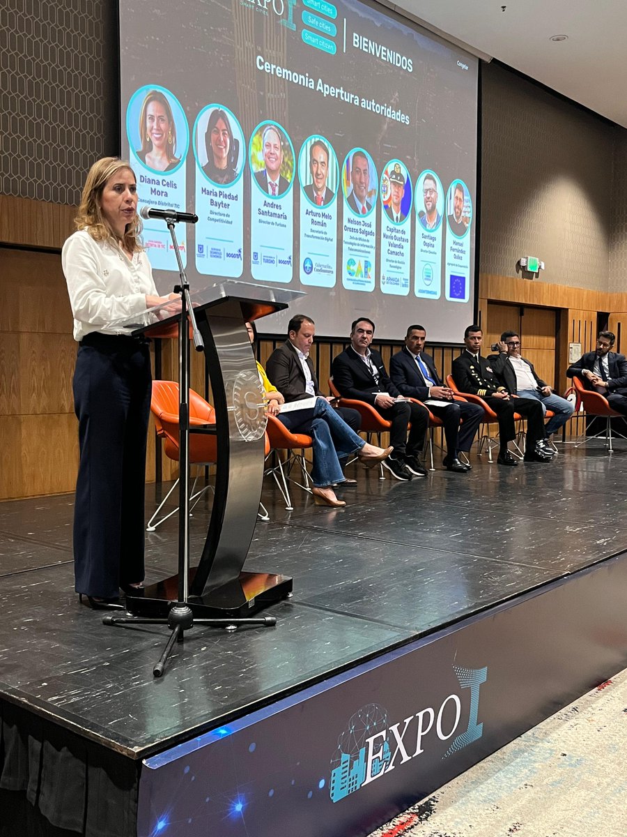 ConsejeriaTIC's tweet photo. “En nombre del Alcalde Mayor @CarlosFGalan queremos expresar nuestro agradecimiento por trabajar año tras año por el desarrollo de #ExpoI y convocar autoridades para el desarrollo de ciudades inteligentes. Este es un tema muy importante para todos los sectores, pues enmarcamos la tecnología como una manera transversal de generar bienestar en la ciudadanía.” @Diancelm, Consejera TIC.