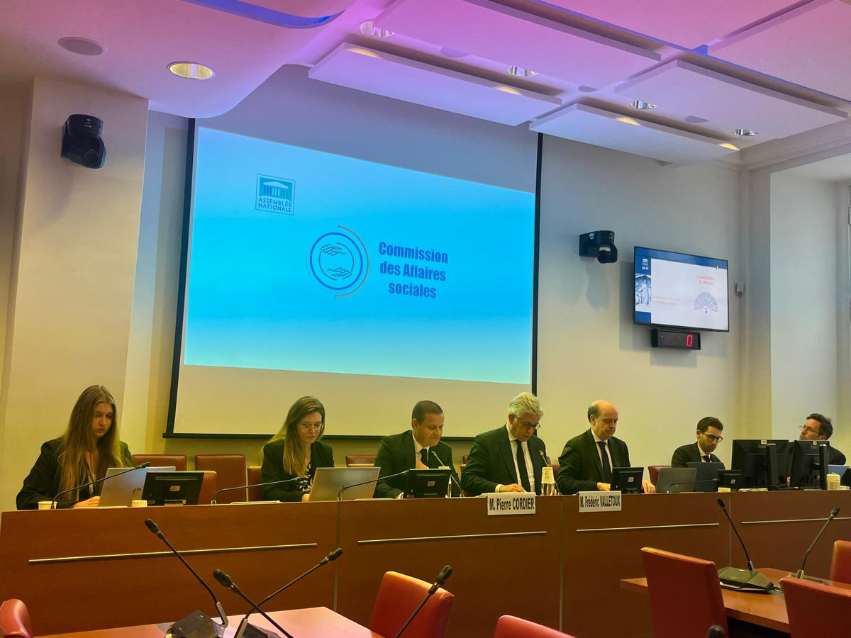 Adoption de ma proposition de loi en com. des Affaires soc. permettant le don de sang plasma plaquettes sur le temps de travail. Un dispositif encadré mais nécessaire. Il en va de la souveraineté sanitaire de notre pays. Des ajustements seront vus dans l’hémicycle. <a href="/DirectAN/">DirectAN</a>