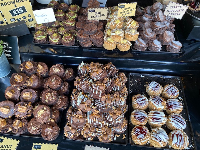 Scoobiesue (@scoobiesue2) on Twitter photo Another lovely day <a href="/hayfestival/">Hay Festival</a> Time for (an excellent) read <a href="/WriteNat/">Nat Harrison</a> <a href="/piccadillypress/">Piccadilly Press 📖✨</a> and a very difficult cake choice! Another lovely day <a href="/hayfestival/">Hay Festival</a> Time for (an excellent) read <a href="/WriteNat/">Nat Harrison</a> <a href="/piccadillypress/">Piccadilly Press 📖✨</a> and a very difficult cake choice!