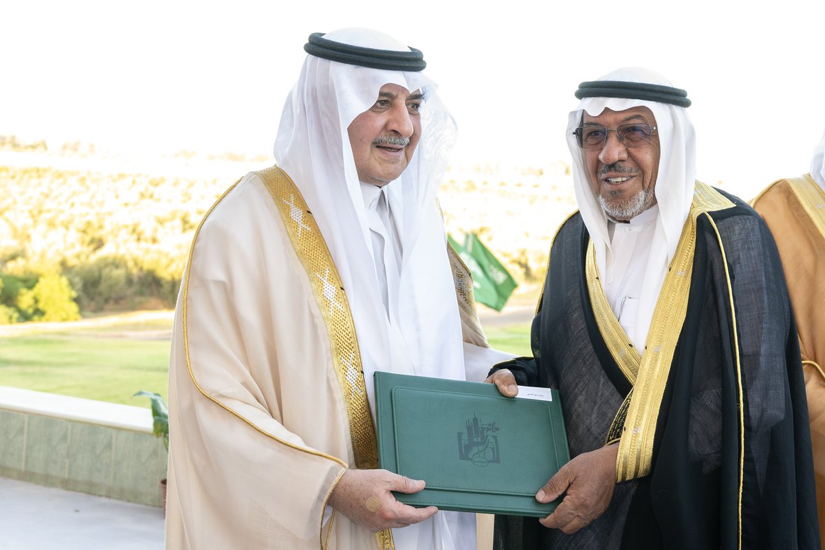 سمو #أمير_منطقة_تبوك الأمير #فهد_بن_سلطان_بن_عبدالعزيز  
وبحضور سمو نائبه يرعى حفل جائزة سموه للمزرعة النموذجية وتكريم الفائزين بالجائزة في عامها الـ 34