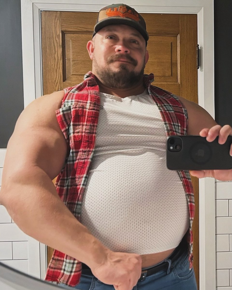 Wide Bull Wednesday, IML Furball edition 😎💪🏼
#FurballNYC #BeefyTrucker